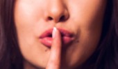 Pura-pura Bisu 16 Tahun Biar Dapat Tunjangan, Wanita Cantik Ini Ditangkap saat Ngobrol