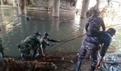 Hari Ke-4 Pasca Banjir, TNI AL Terus Bantu Warga Sisir Sungai Cari Korban Hilang