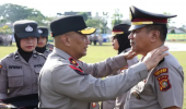 Tunjukkan Loyalitas dan Integritas Sepanjang Masa Dinas, Dua Personel Polda Riau Naik Pangkat